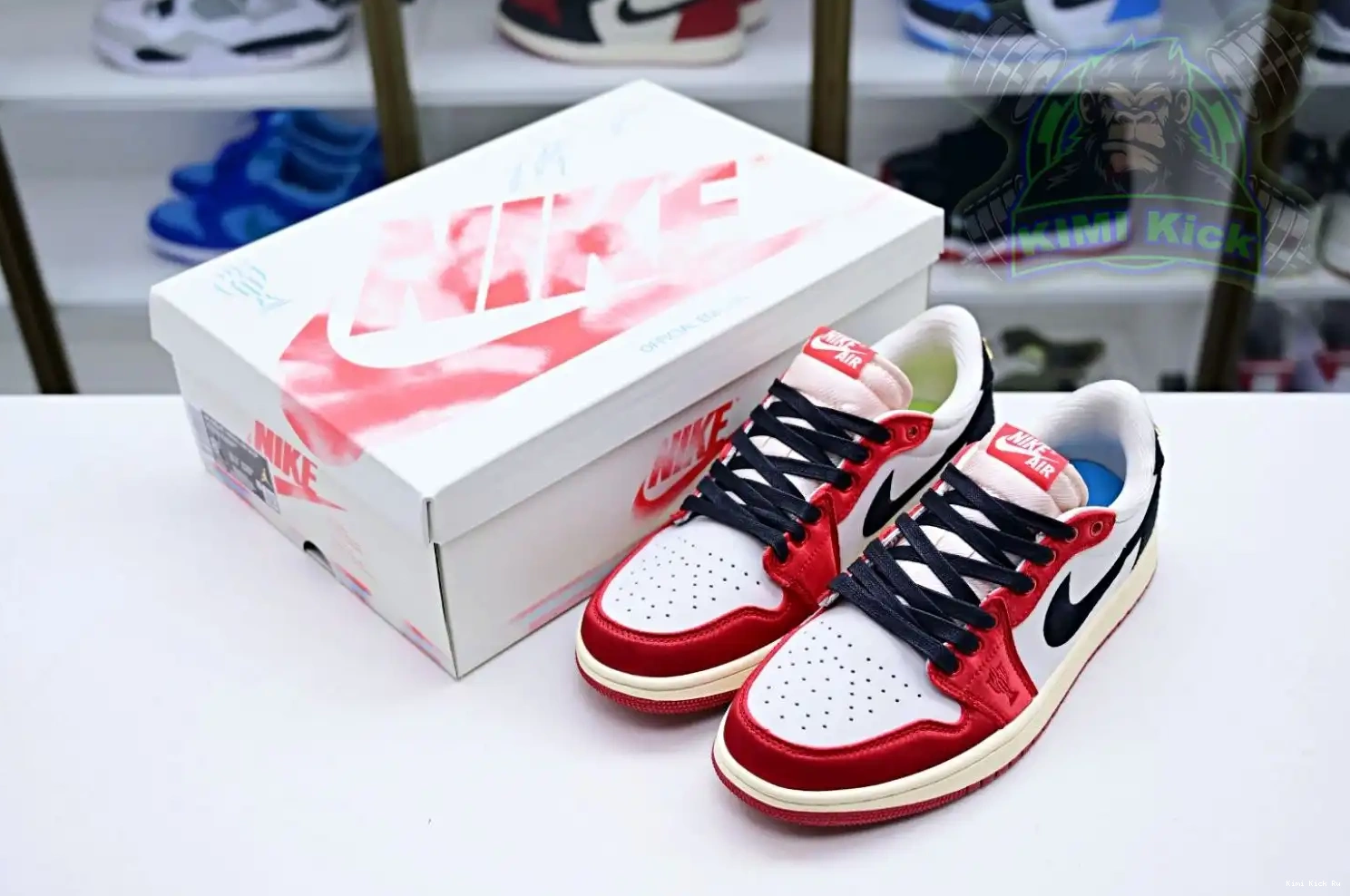 Trophy Room 1 Jordan Kimikick Air x “Away” OG Jordan Low 0810